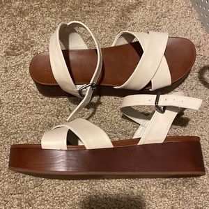 Universal Threds Platform Strap Sandal